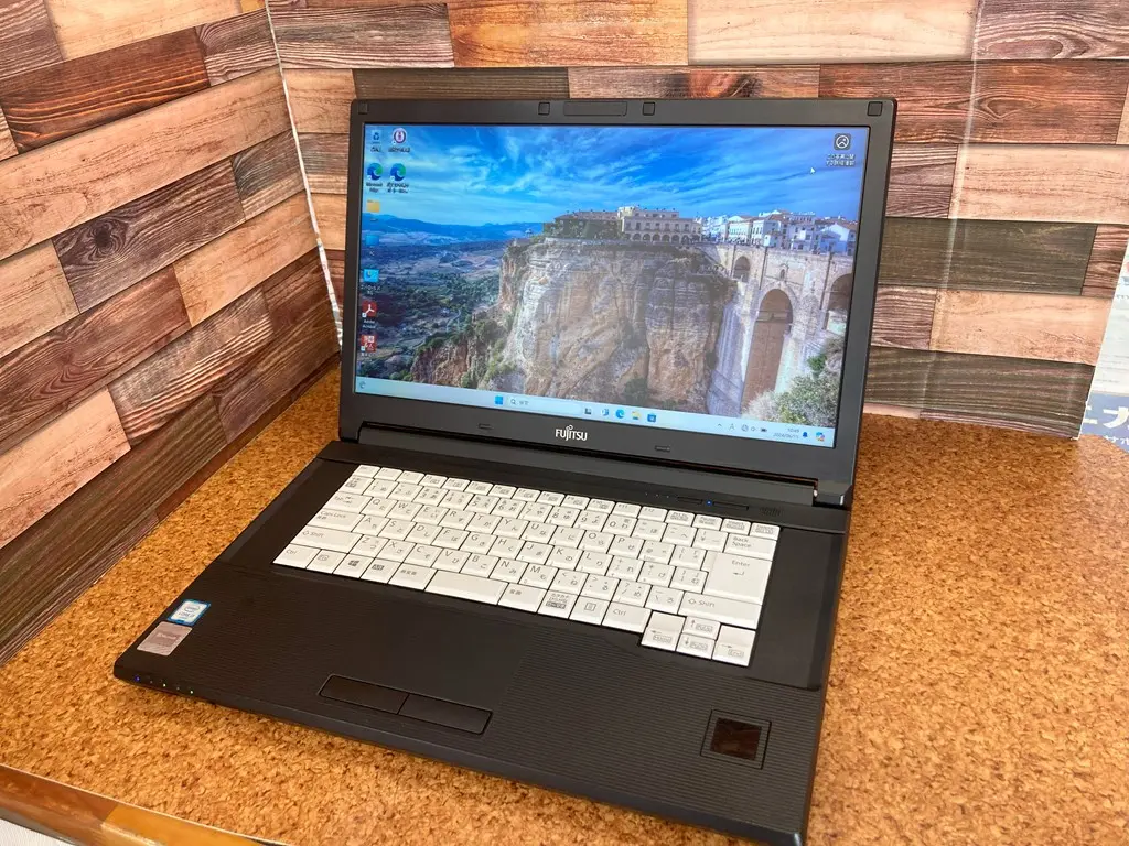 富士通 LIFEBOOK A746/P（第6世代CPU）