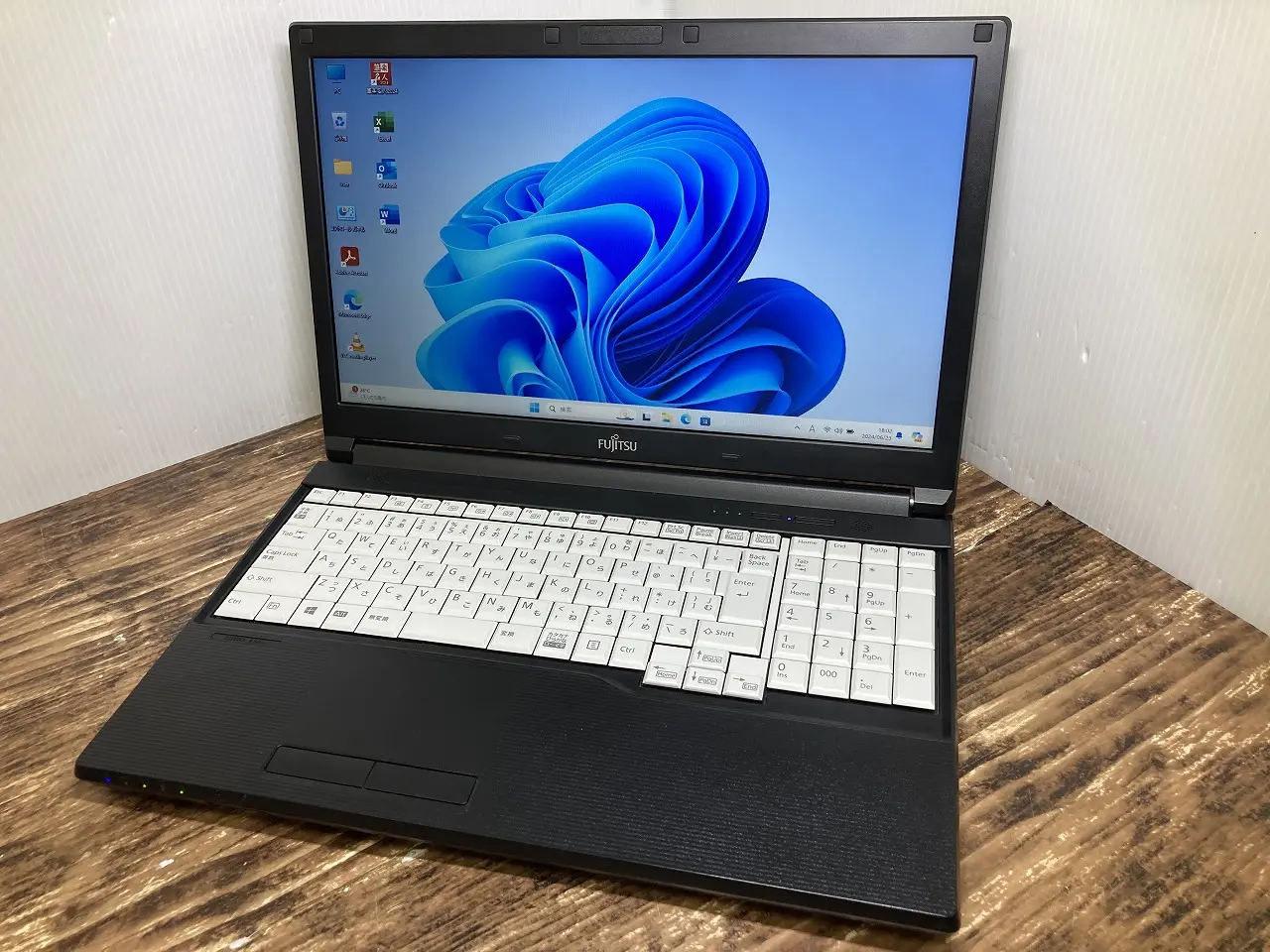 富士通 LIFEBOOK A576/RX