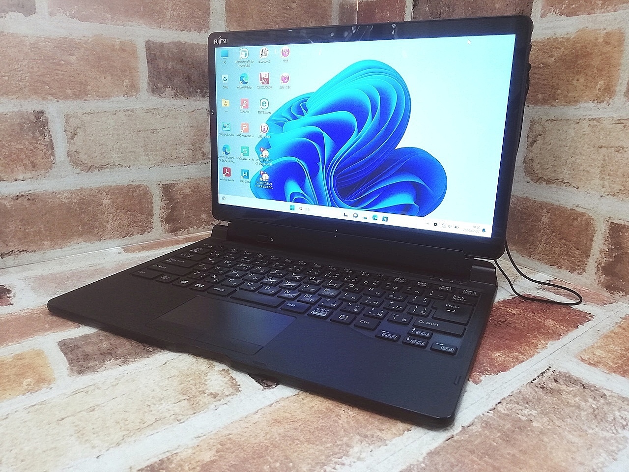 富士通　ARROWS　Tab　Q738/SE