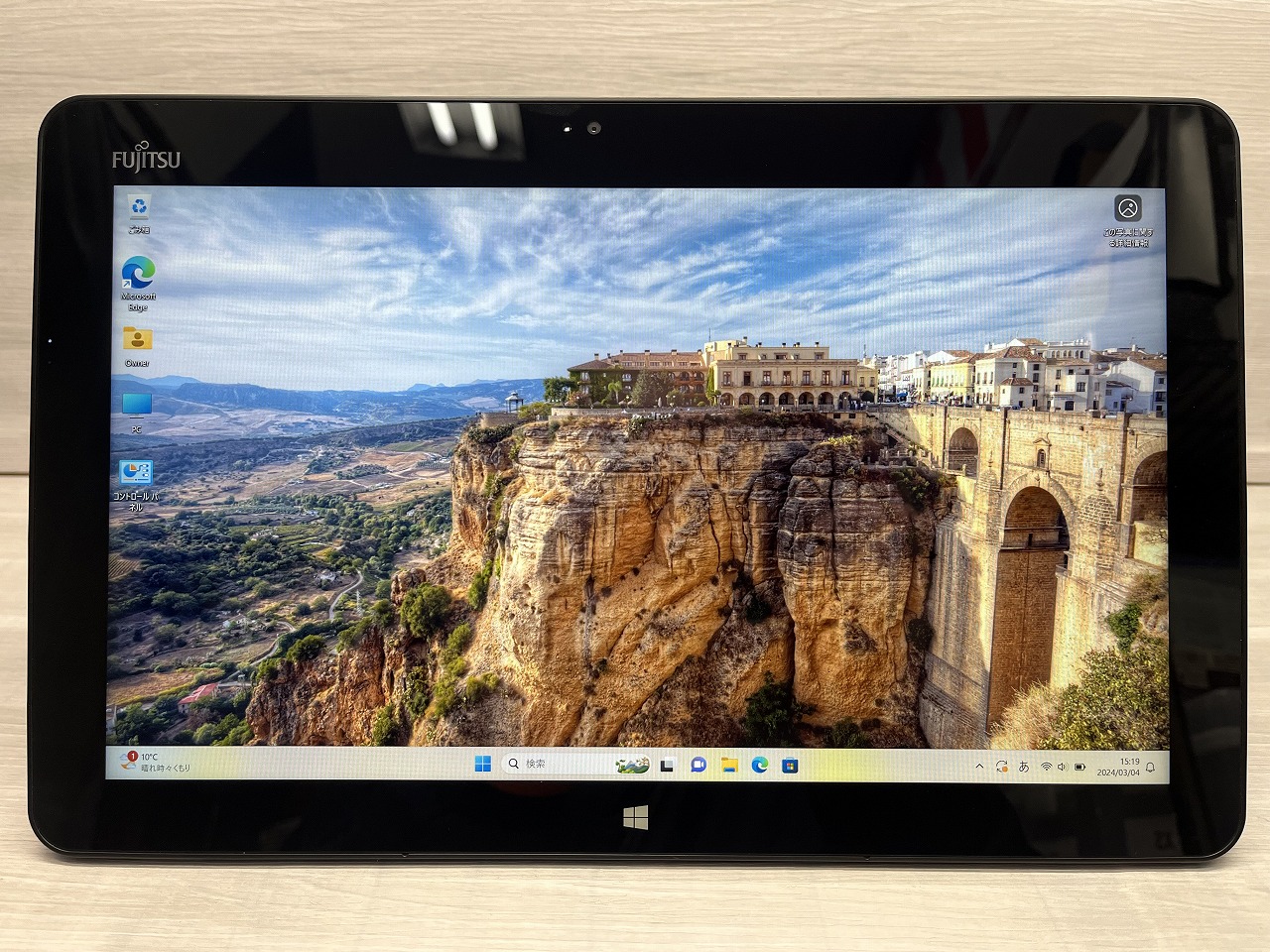 富士通 ARROWS Tab R726/M （第6世代CPU）