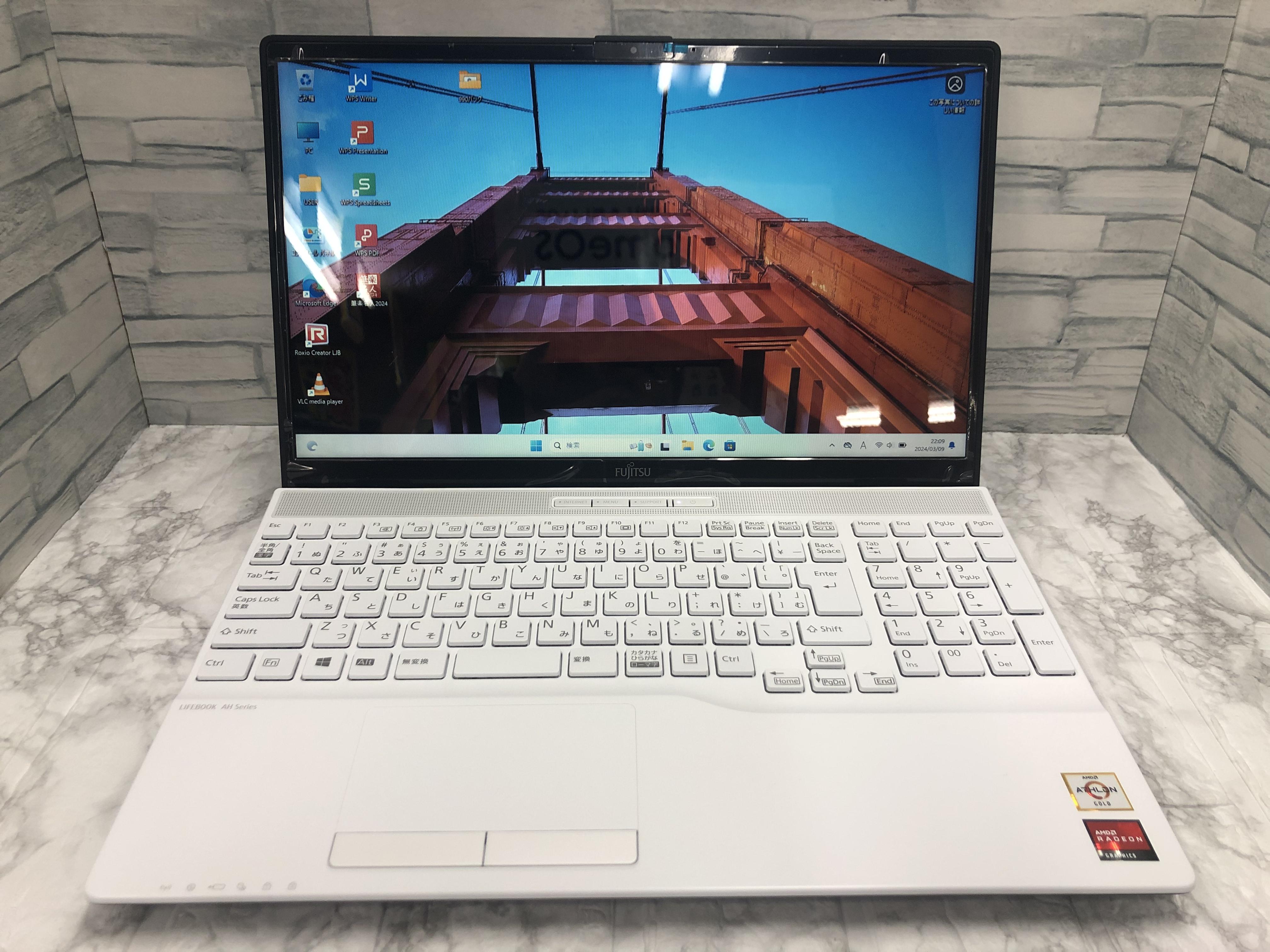 富士通 LIFEBOOK AH42/E1 ★WEBカメラ・無線LAN搭載！
