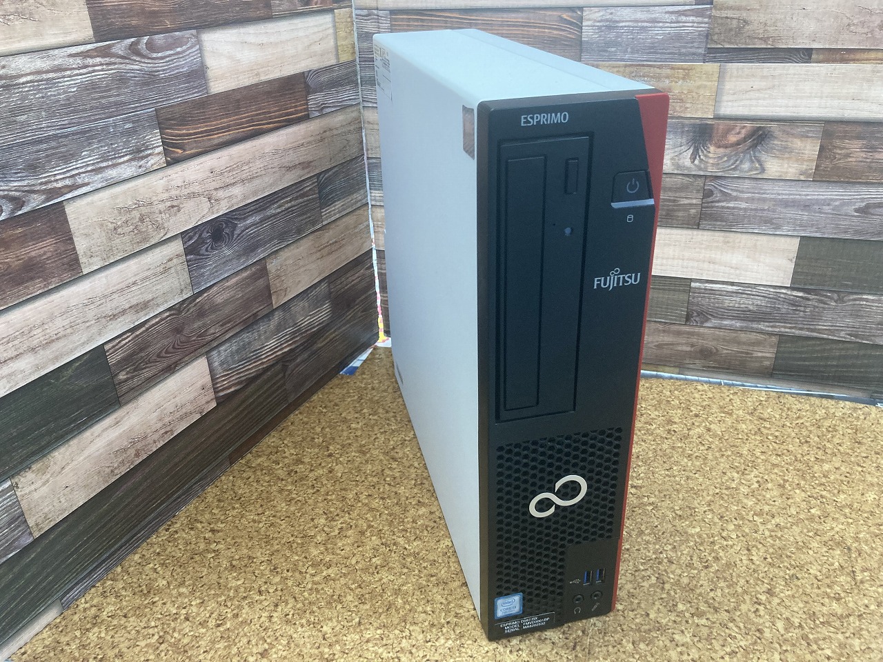 FUJITSU ESPRIMO D587/RX