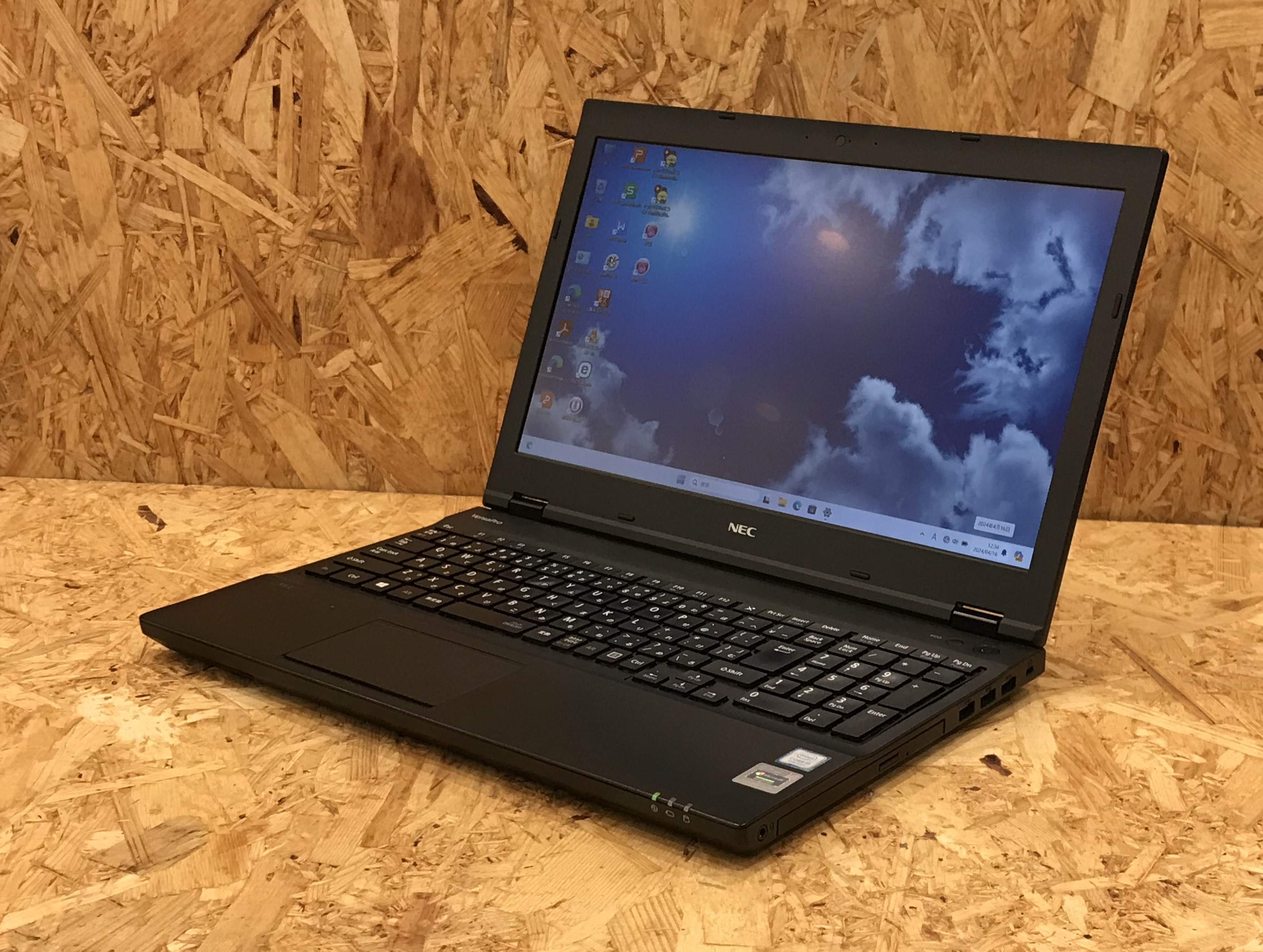 NEC VersaPro VKT16X-2 ( Corei5 8250U 1.6GHz / 16GB / SSD:240GB / DVD-ROM  )