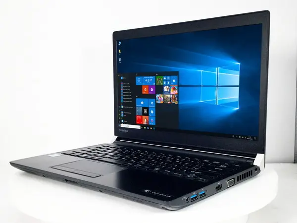 東芝 dynabook R73/F （第6世代CPU）