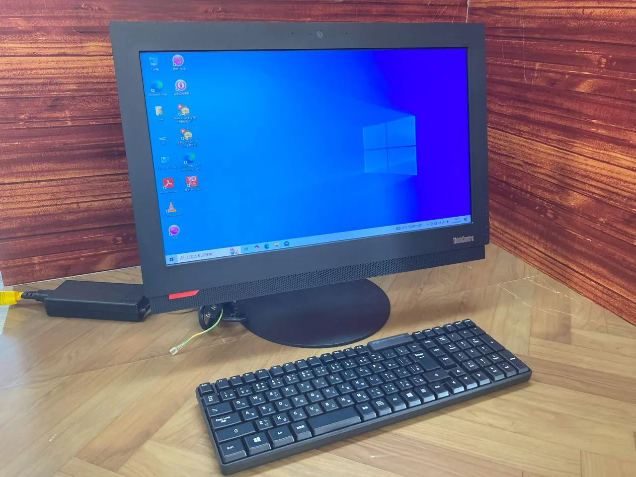 Lenovo ThinkCentre M700z All-In-One（第6世代CPU）