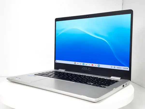 ASUS Chromebook C423NA（第7世代CPU）