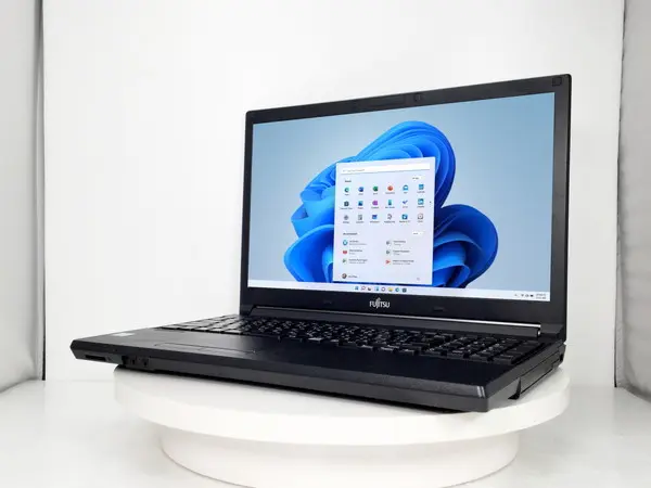 富士通 LIFEBOOK A746/R（第6世代CPU）