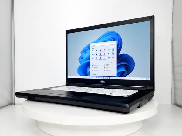 富士通 LIFEBOOK A576/R （第6世代CPU）