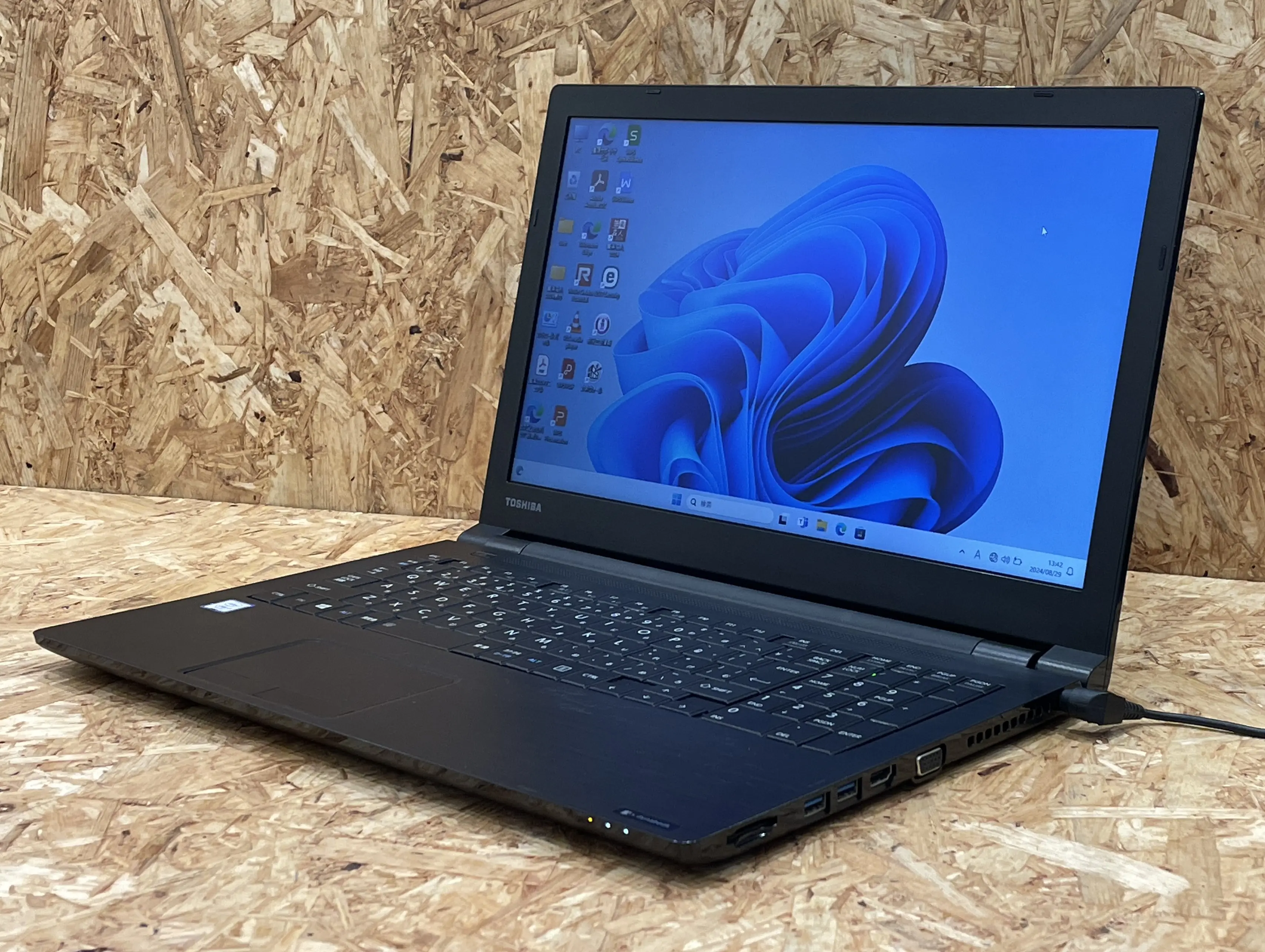TOSHIBA dynabook B65/J (第7世代CPU)