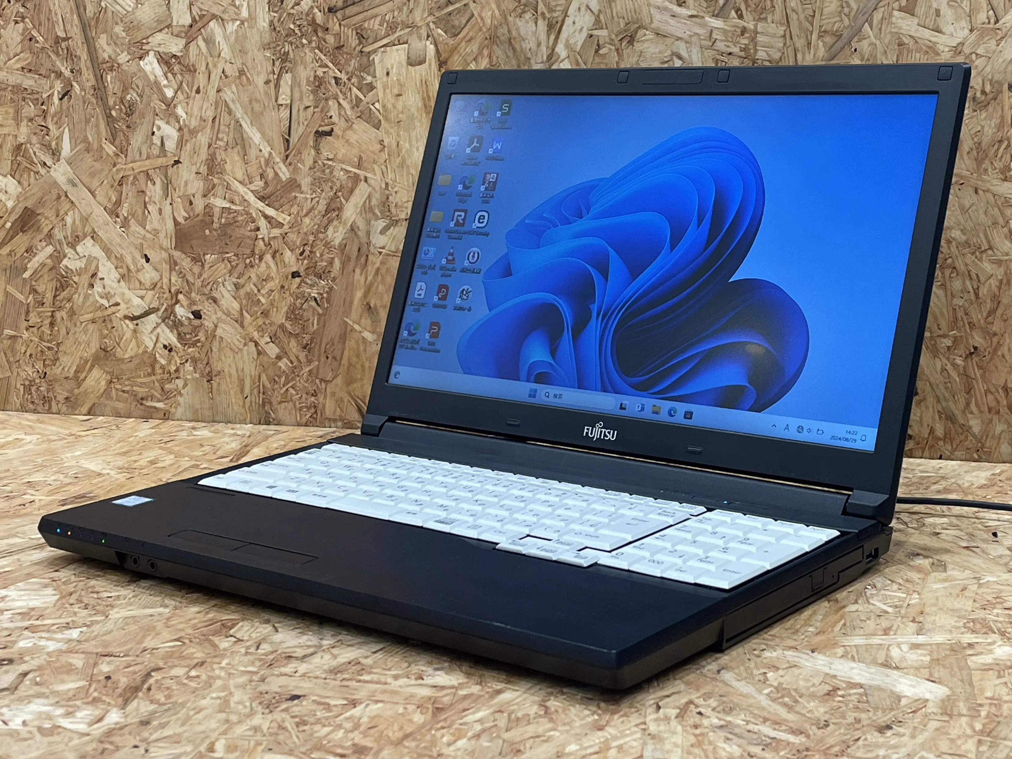 FUJITSU LIFEBOOK A577/S（第7世代CPU）