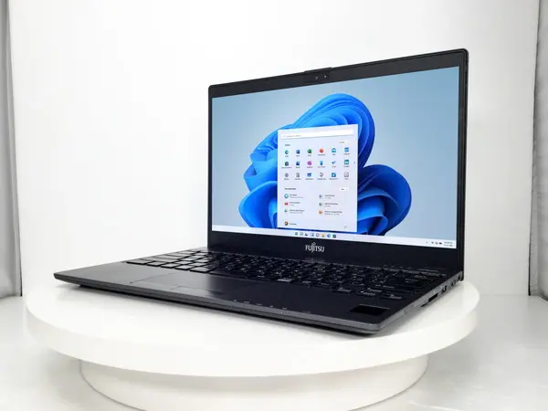 富士通 FUTRO MU937 ブラック（第7世代CPU）