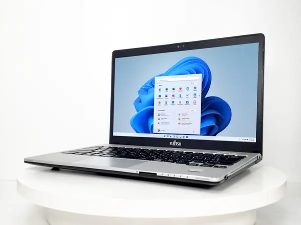 富士通 LIFEBOOK S937/R（第7世代CPU）