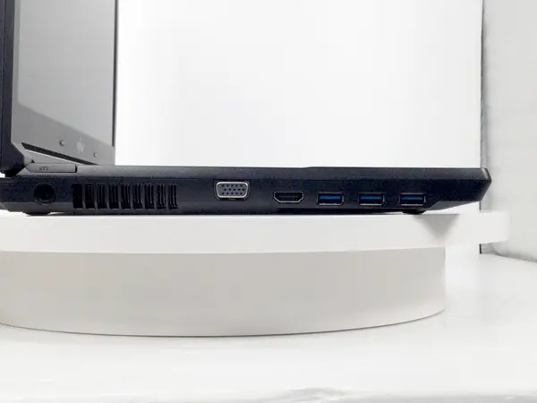 富士通 LIFEBOOK A577/S(CPU：Core i3 7130U 2.7GHz/メモリ：8GB