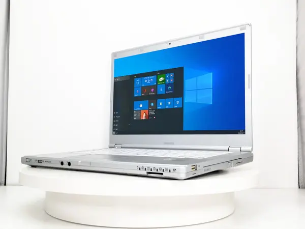 Panasonic Let'snote CF-LX4（第5世代CPU）

