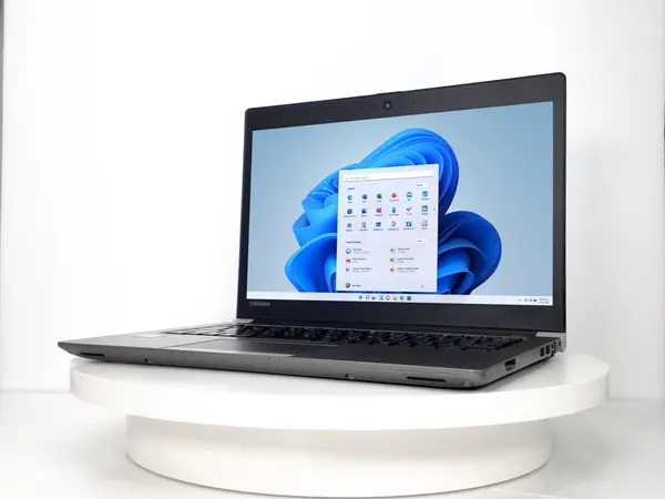 東芝 dynabook R63/M （第8世代CPU）
