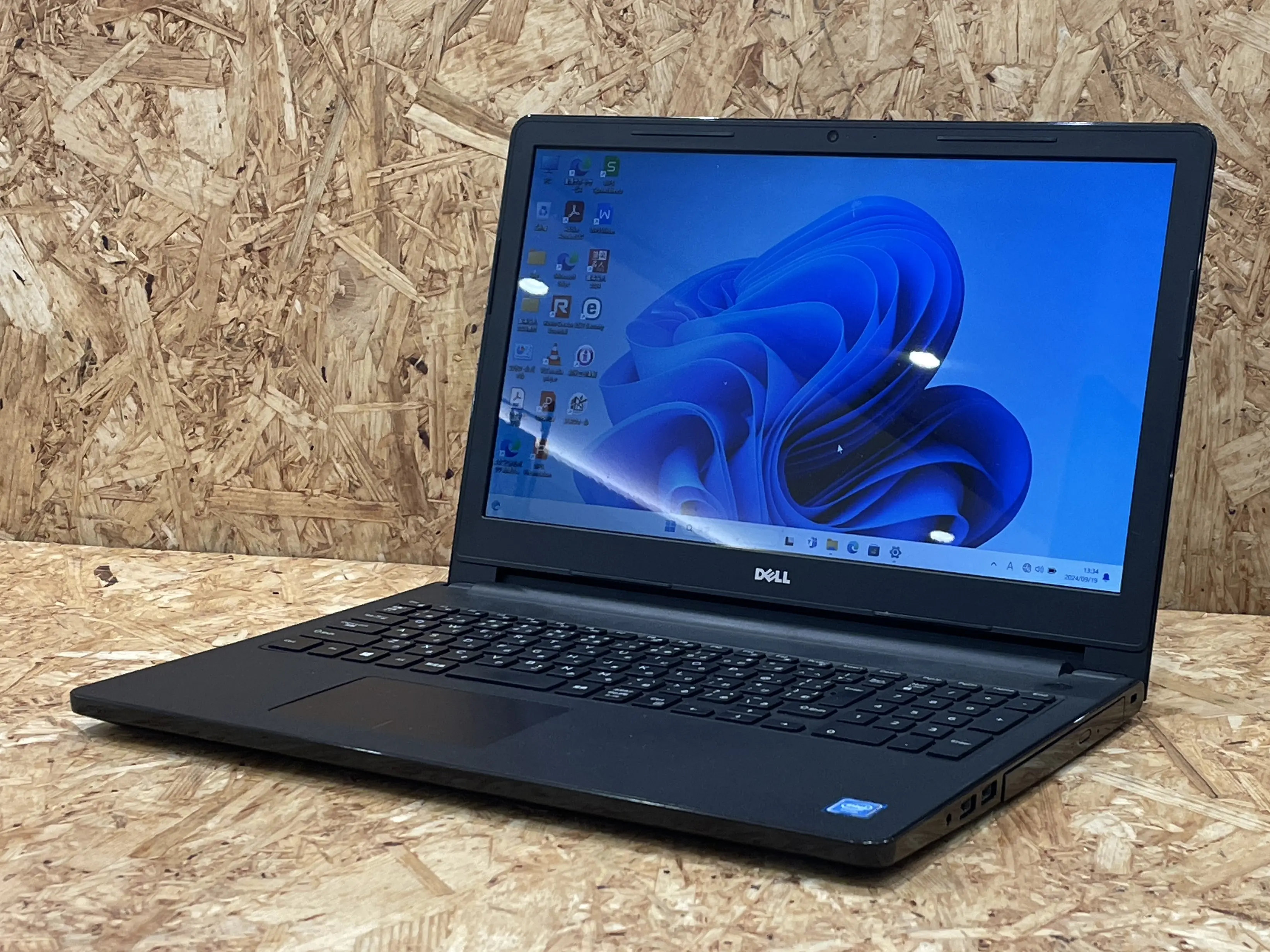 DELL insprion15 (第8世代CPU)