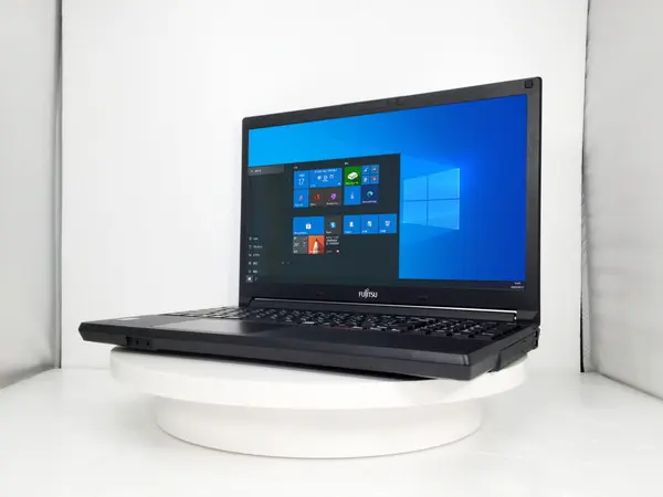 富士通 LIFEBOOK A574/K （第4世代CPU）