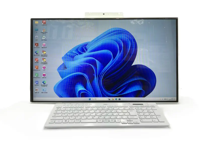 NEC LAVIE HA700/R （10世代CPU）