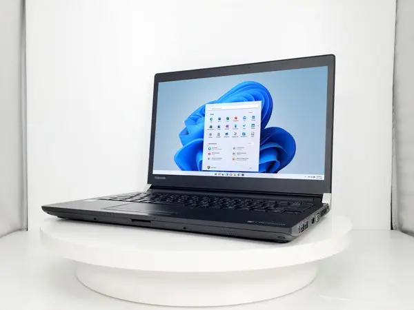 東芝 dynabook R73/U（第6世代CPU）