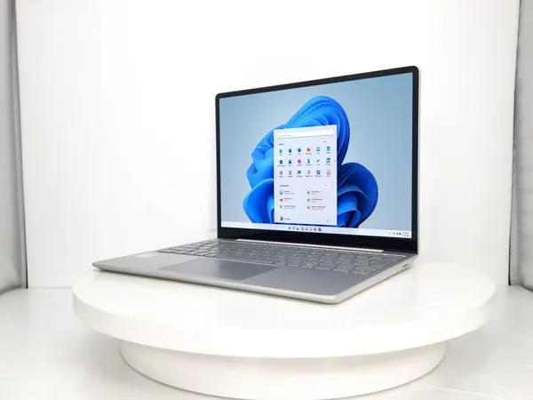 Microsoft Surface Laptop Go（第10世代CPU）