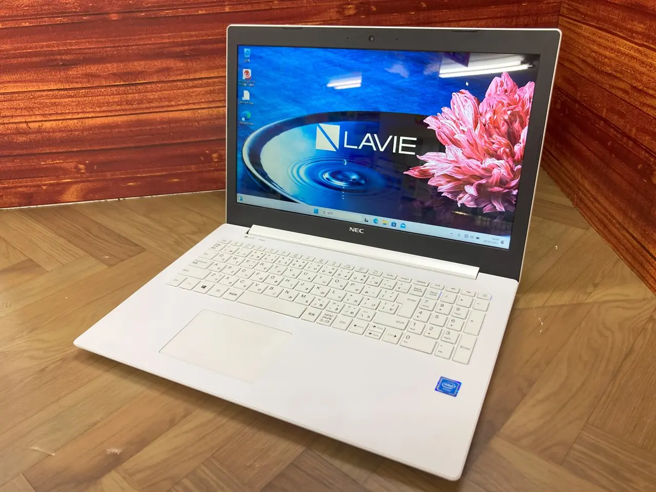 NEC LAVIE Smart NS PC-SN11FJRAD