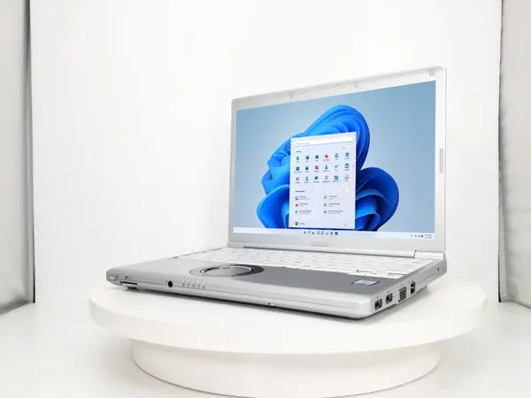 Panasonic Let's note CF-SV8 （第8世代CPU）