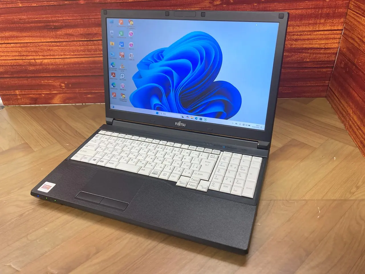 富士通 LIFEBOOK A746/R（第6世代CPU）