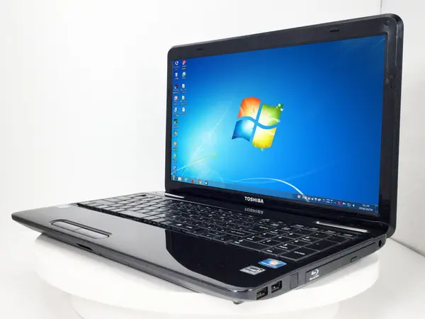 東芝 dynabook T351/57CB（第2世代CPU）