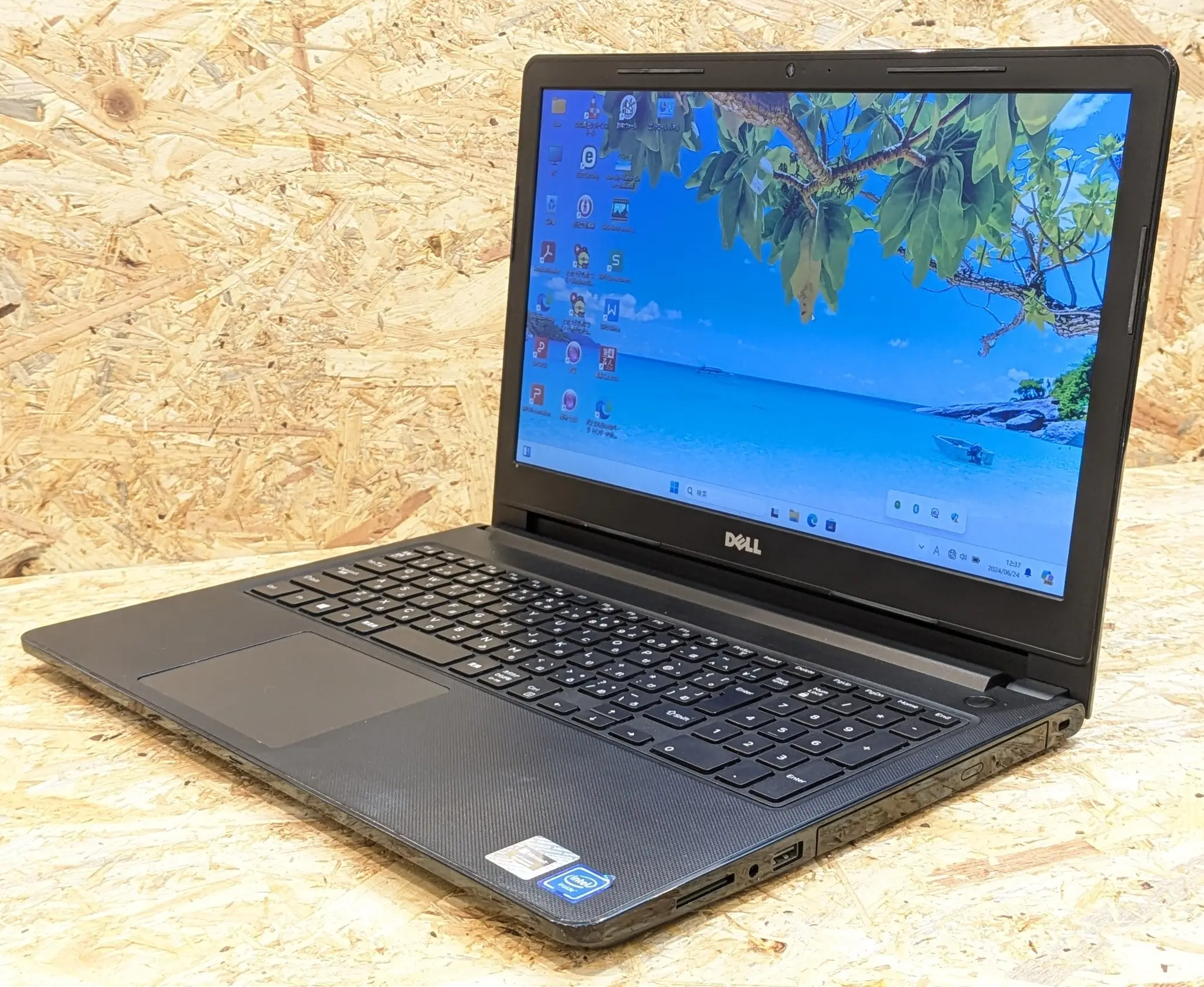 DELL Vostro 15 【 WEBカメラ Microsoft　Office搭載☆彡】