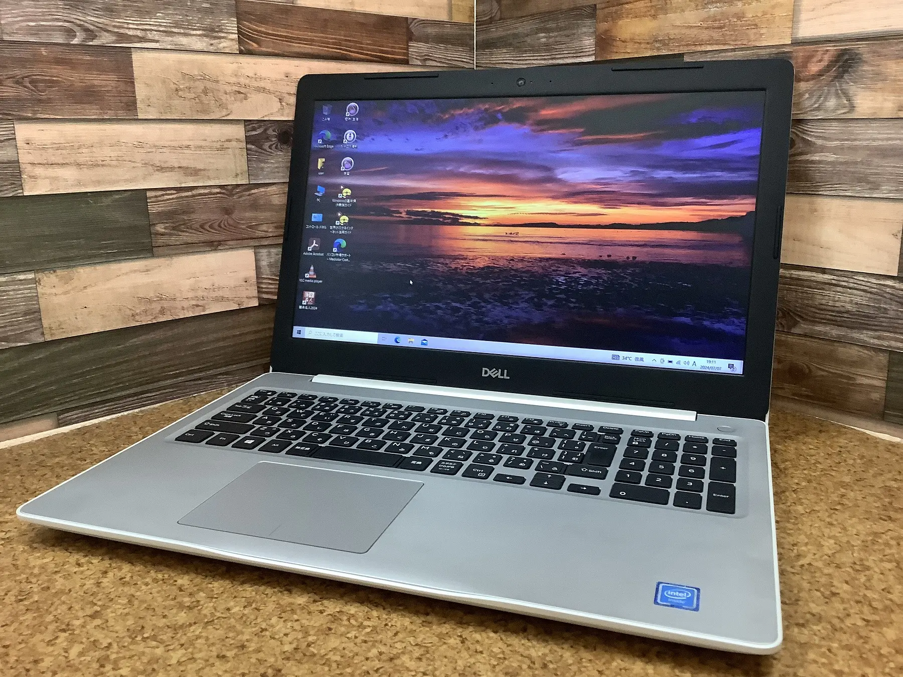 DELL Inspiron 15 5570