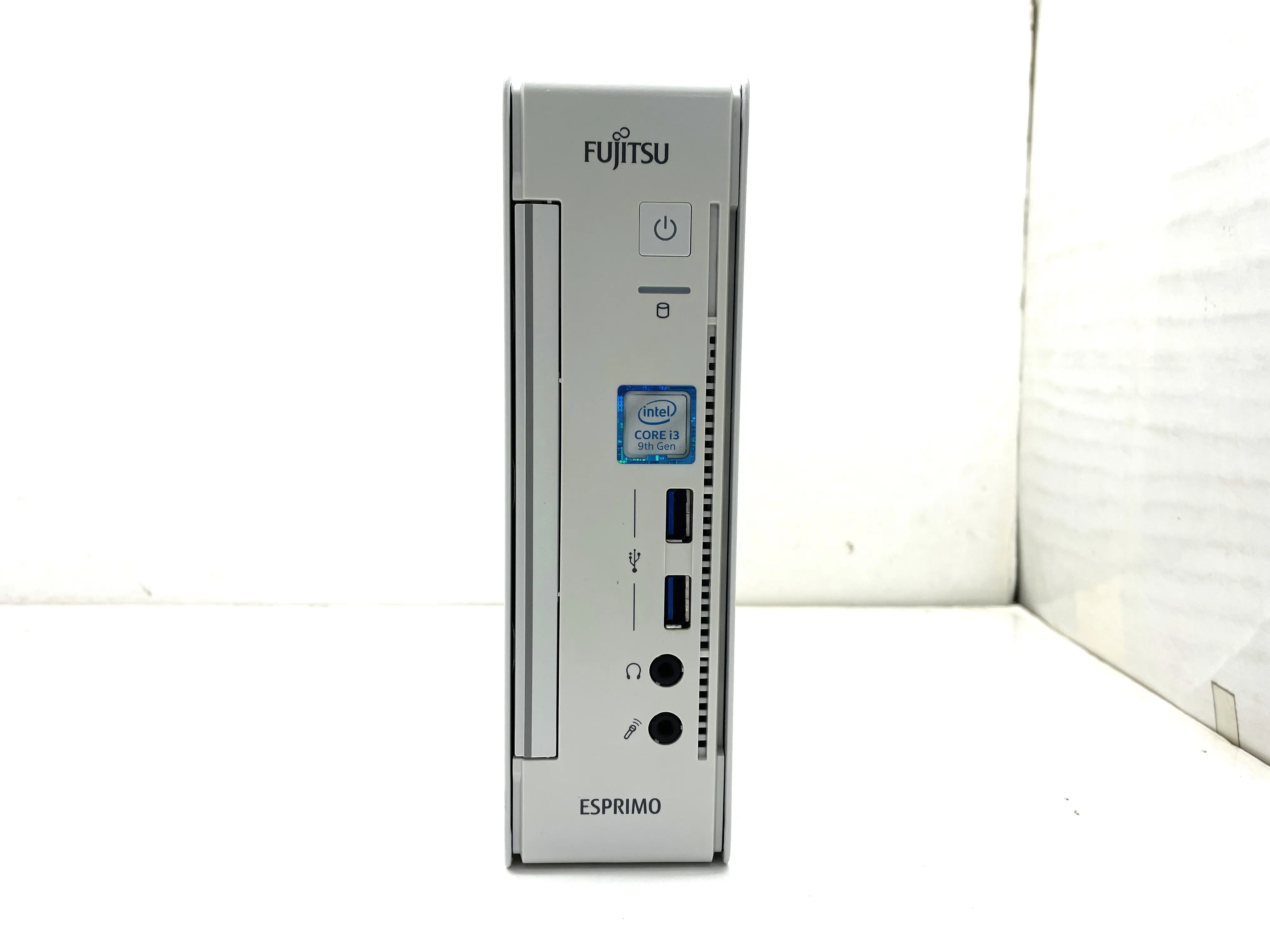富士通 ESPRIMO Q588/B（第9世代CPU）