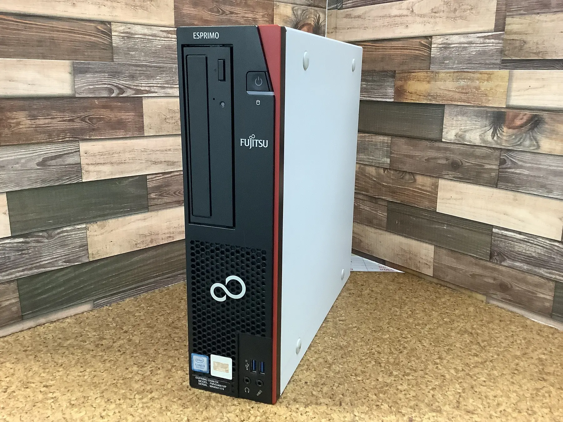 富士通 ESPRIMO D588/VX（第8世代CPU）