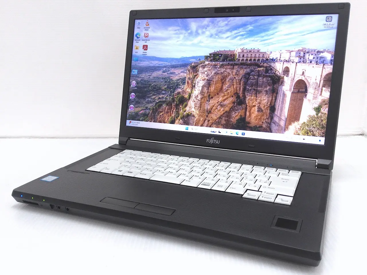 富士通 LIFEBOOK A746/S (第6世代CPU)