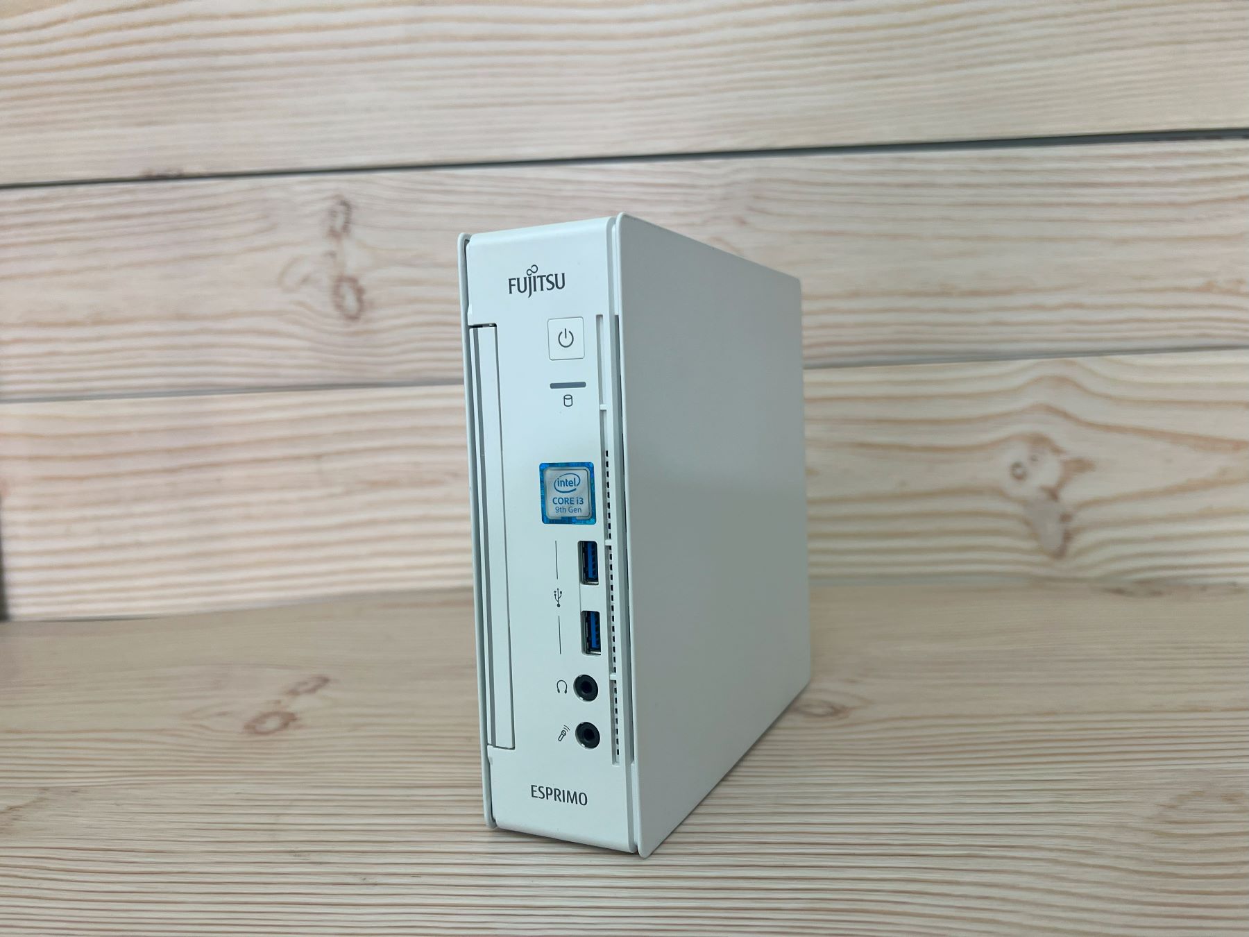 富士通 ESPRIMO Q558/B　(第9世代CPU）