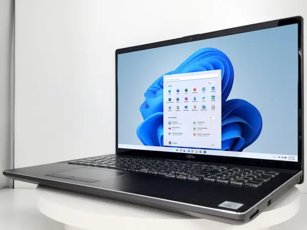 富士通 LIFEBOOK NH90/E2 （第10世代CPU）