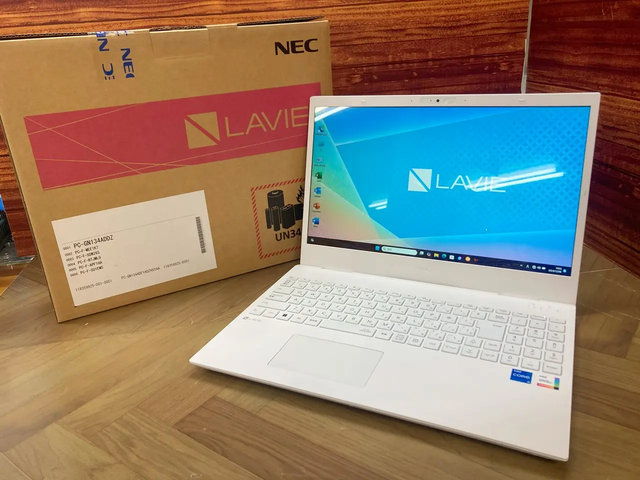 NEC LAVIE Direct N15