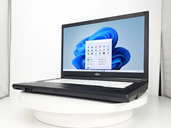富士通 LIFEBOOK A746/P（第6世代CPU）