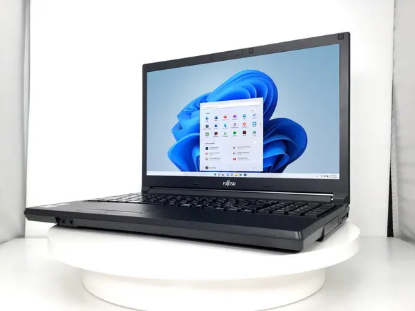 富士通 LIFEBOOK A576/R （第6世代CPU）