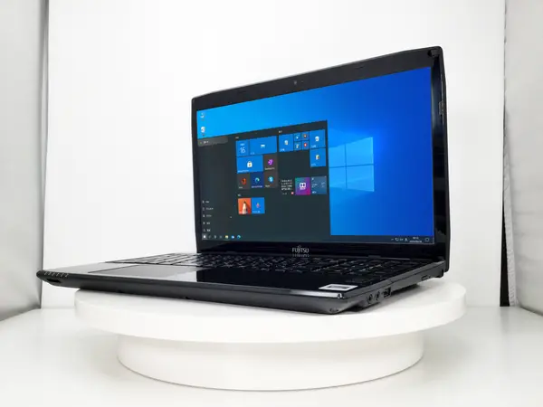 富士通 LIFEBOOK AH42/R（第4世代CPU）