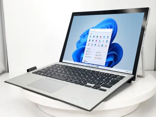 HP Elite x2 1013 G3（第8世代CPU）