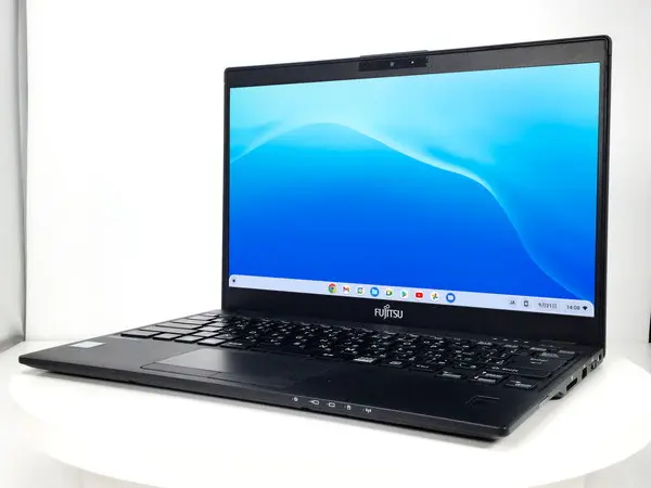 富士通 LIFEBOOK U939/B （第8世代CPU）