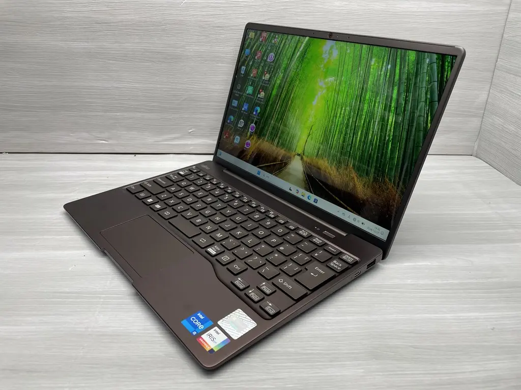 富士通 LIFEBOOK CH75/G3（第12世代CPU）