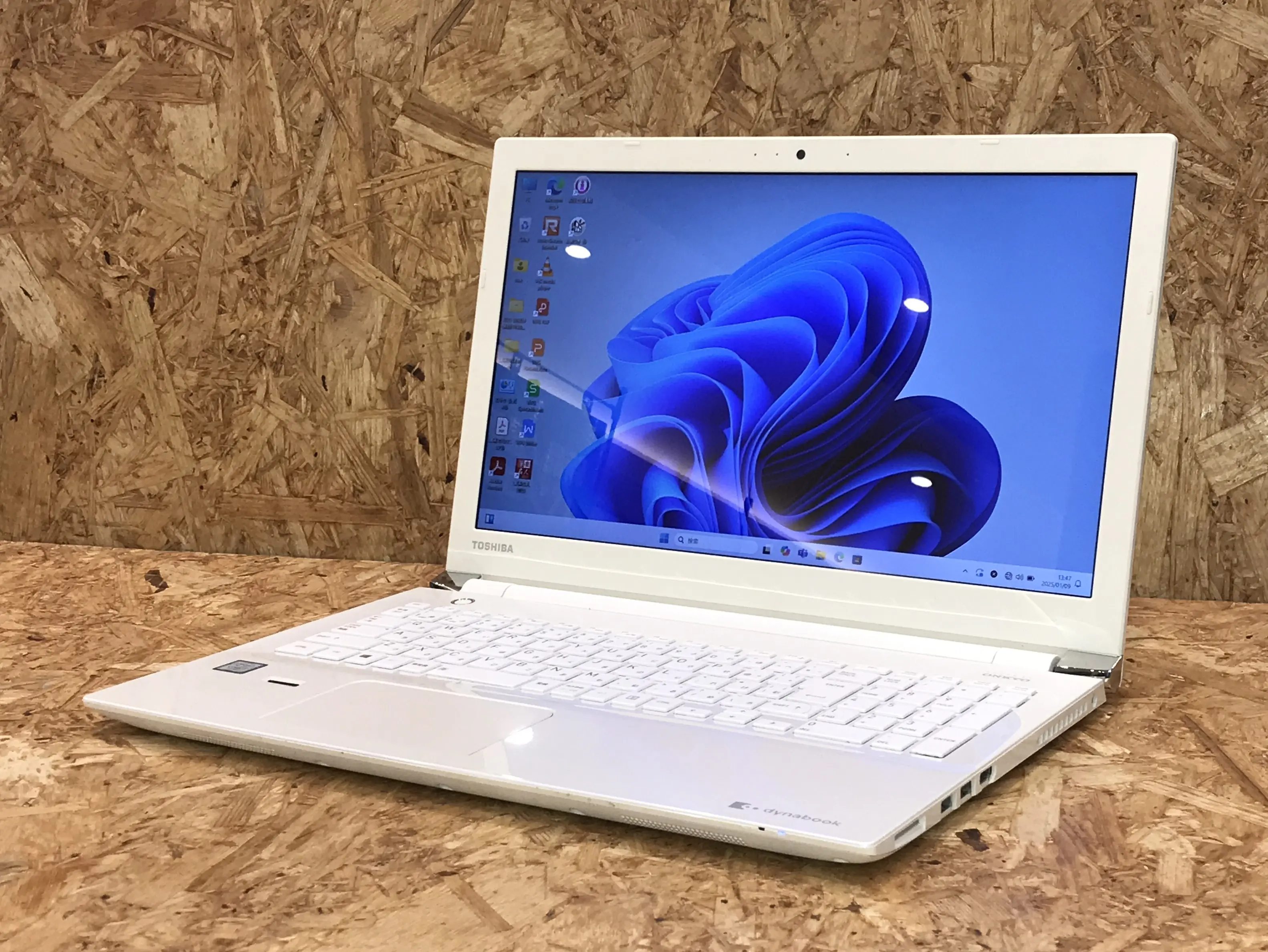 TOSHIBA dynabook T75 /EWS (第7世代CPU)