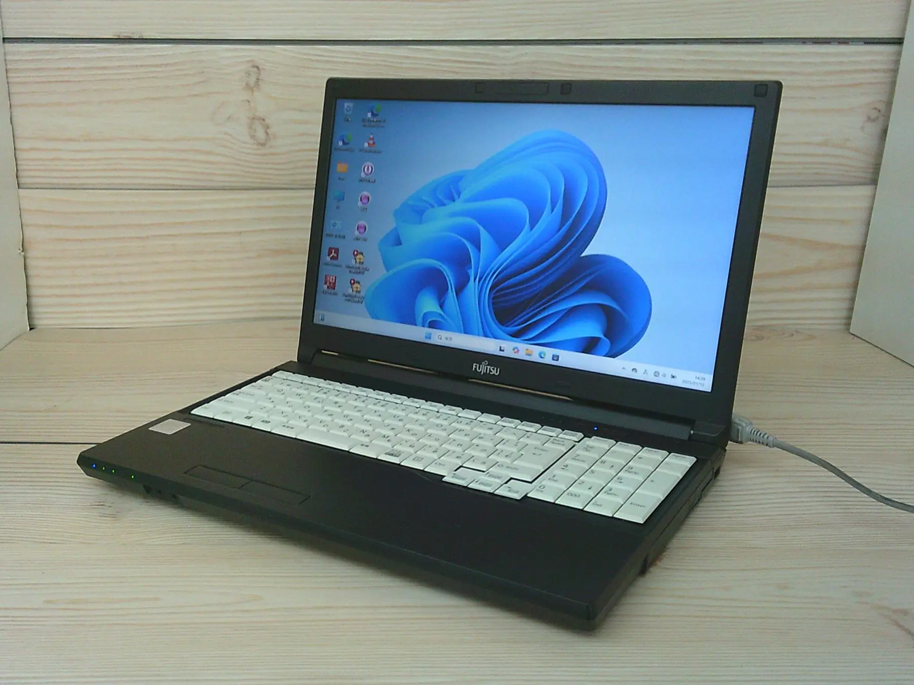 富士通 LIFEBOOK A576/TX