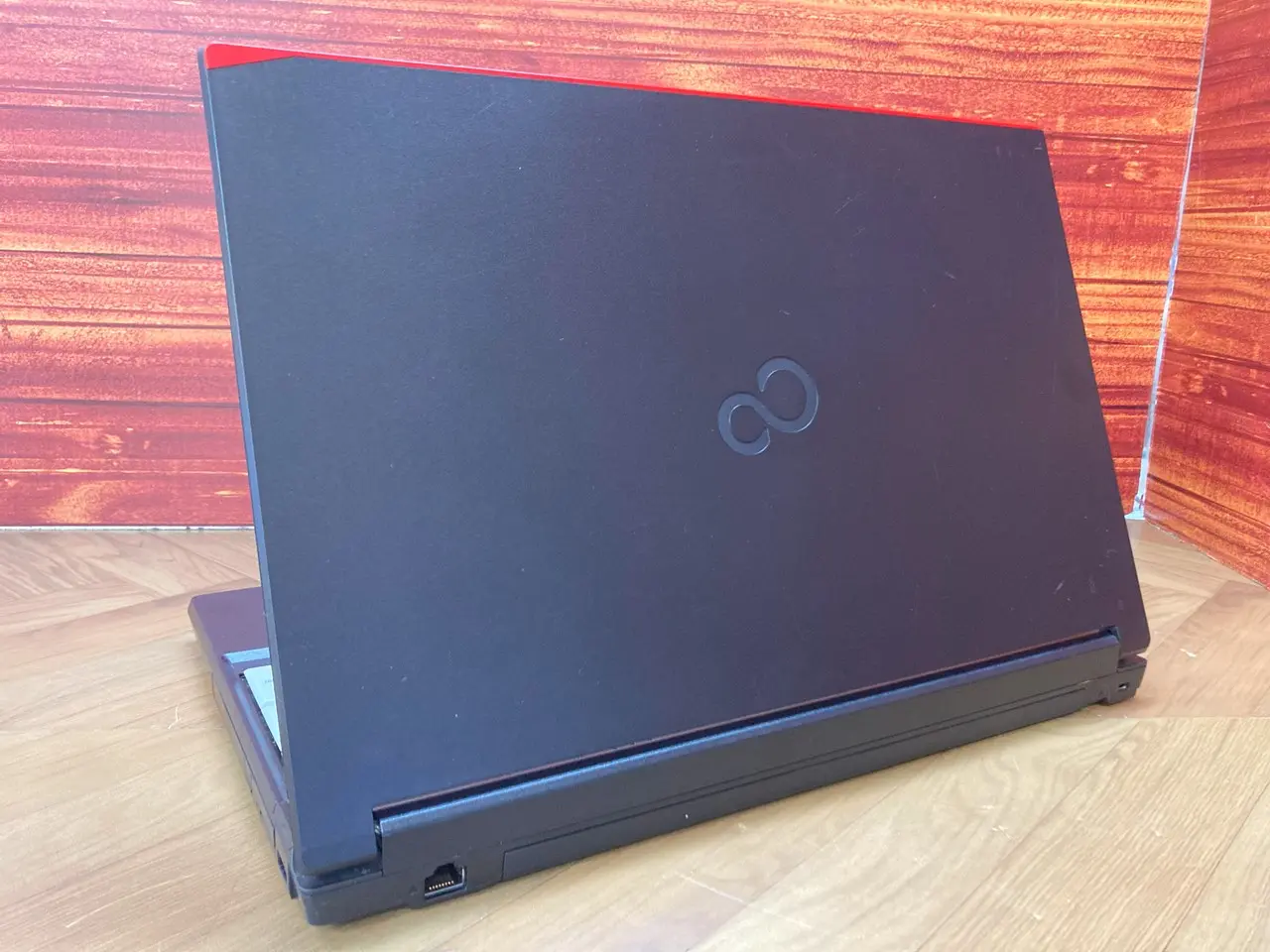 LIFEBOOK A579/BX(CPU： Core i5 8265U 1.6GHz/メモリ：8GB/新品