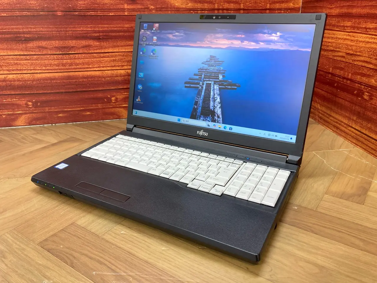 富士通 Lifebook A579 i5-8265 Amazon.co.jp: 【中古】 富士通 LIFEBOOK A579/BX ノート