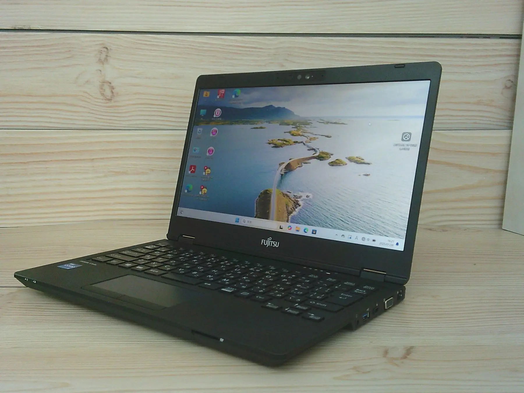 富士通 LIFEBOOK U7311/F