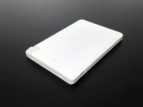 えむ.しー.じゃぱん　メタリック充電器2500 モバイルバッテリー 5V 1A 2500mAh ホワイト　BA295-MJ