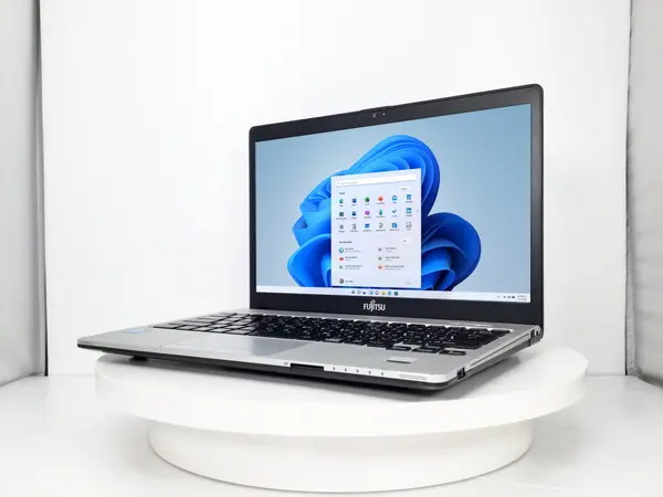 富士通 LIFEBOOK S937/R（第7世代CPU）