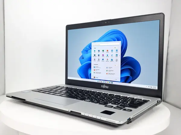 富士通 LIFEBOOK S937/S（第7世代CPU）